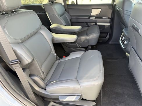 New 2025 Ford Expedition Active image 40