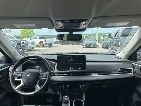 Used 2025 Mitsubishi Outlander SE FWD image 20