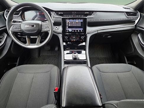 Used 2024 Jeep Grand Cherokee Laredo X image 14