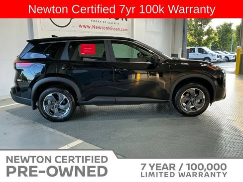 Used 2025 Nissan Rogue SV FWD image 3
