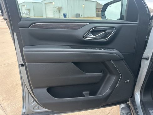 Used 2024 Chevrolet Suburban Z71 w/ Luxury Package image 13