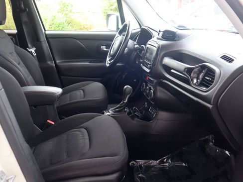 Used 2017 Jeep Renegade Altitude AWD/4WD image 36