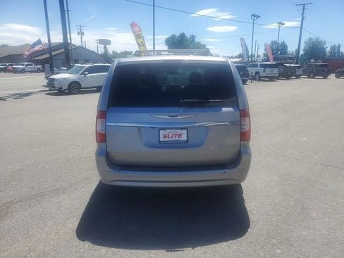 Used 2016 Chrysler Town & Country Touring FWD image 6