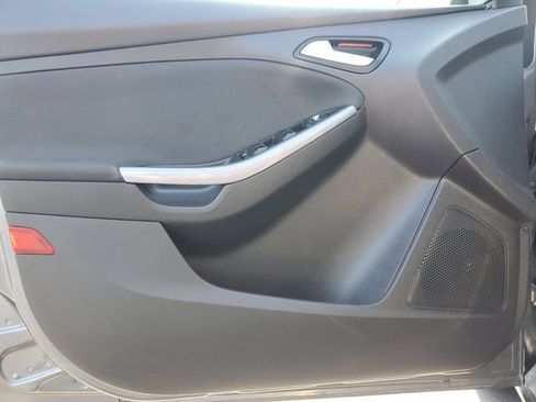 Used 2014 Ford Focus Titanium w/ Luxury Package FWD image 28