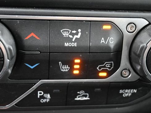 Used 2023 Jeep Gladiator Mojave w/ LED Lighting Group AWD/4WD image 17
