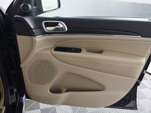 Used 2019 Jeep Grand Cherokee Limited w/ Luxury Group II AWD/4WD image 18