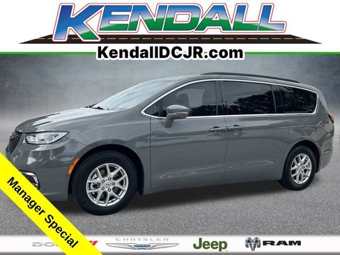Used 2022 Chrysler Pacifica Touring-L image 1