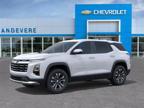 New 2026 Chevrolet Equinox LT image 2