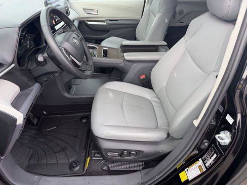 Certified 2023 Toyota Sienna XLE image 21