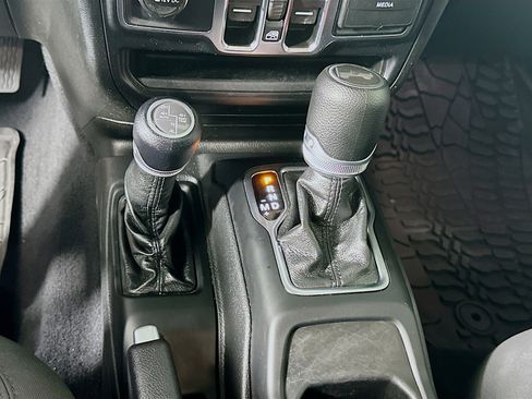 Used 2021 Jeep Wrangler Sport S image 24