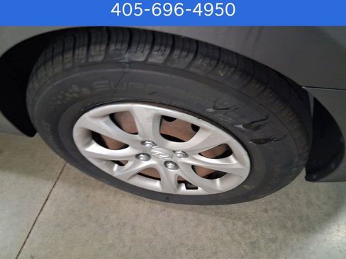 Used 2014 Hyundai Accent GLS image 11