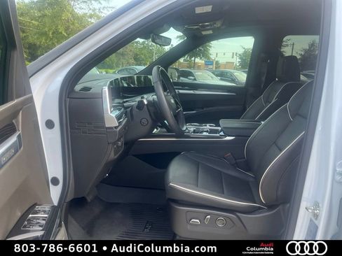 Used 2026 Cadillac Escalade ESV Sport AWD/4WD image 5