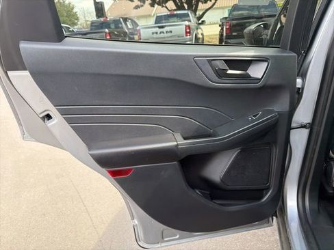 Used 2022 Ford Escape SE image 15