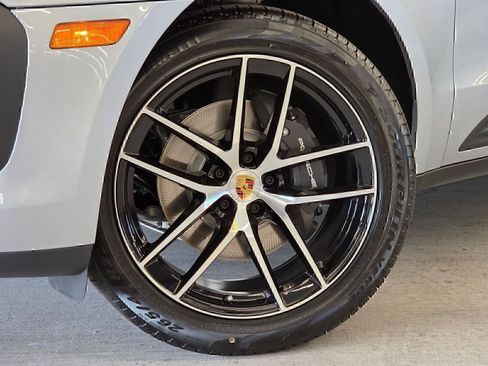 Certified 2026 Porsche Macan AWD/4WD image 24