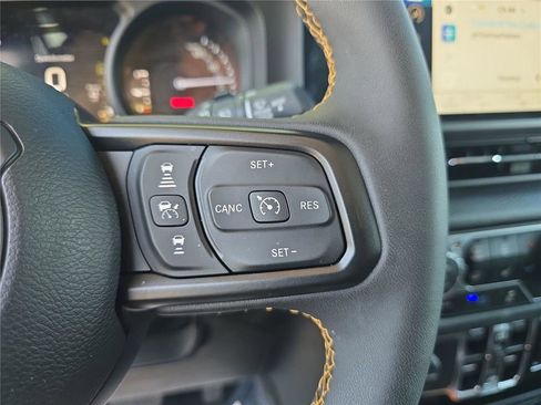 Used 2024 Jeep Wrangler Unlimited w/ Convenience Group AWD/4WD image 30