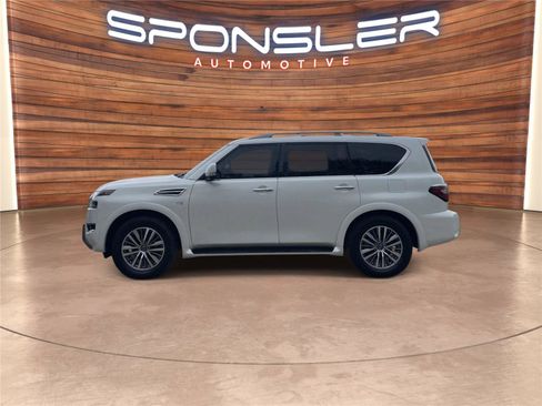 Used 2022 Nissan Armada SL w/ Captain's Chairs Package AWD/4WD image 2