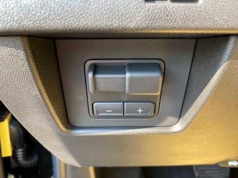 New 2025 GMC Canyon Elevation w/ Convenience Package image 14