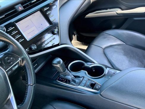 Used 2018 Toyota Camry XSE FWD image 16