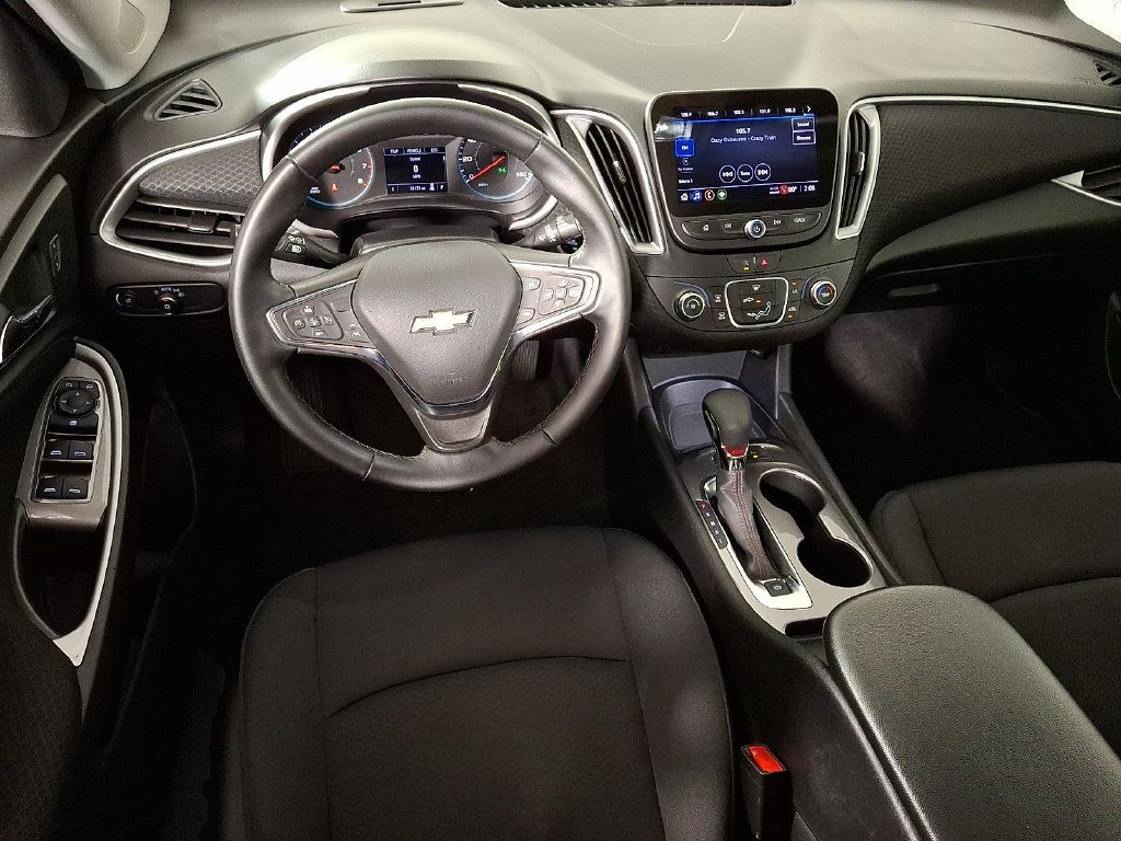 Used 2024 Chevrolet Malibu RS FWD image 2
