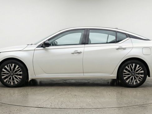 Used 2025 Nissan Altima 2.5 SV FWD image 5