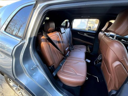 Used 2022 Lincoln Nautilus Reserve image 16