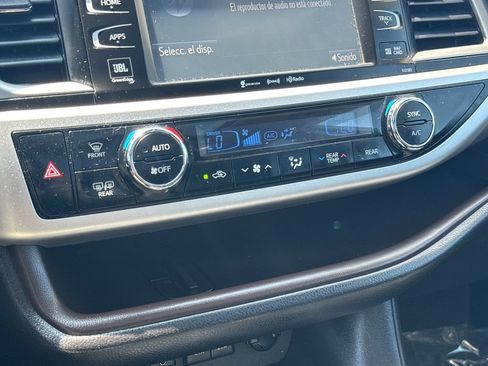 Used 2018 Toyota Highlander Limited Platinum AWD/4WD image 27