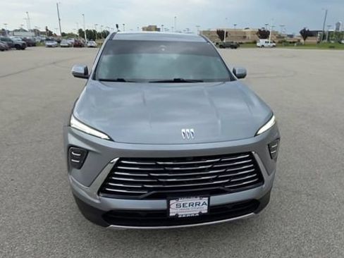 Used 2025 Buick Enclave Preferred FWD image 4
