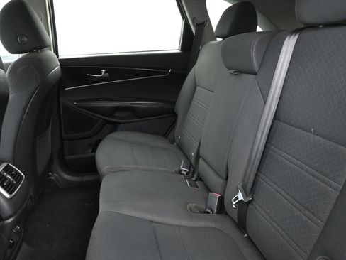 Used 2020 Kia Sorento LX w/ LX I4 Convenience Package image 22