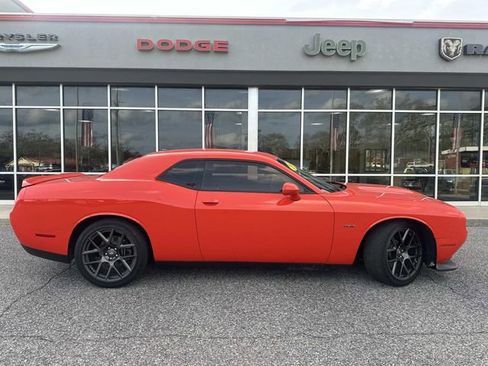 Used 2019 Dodge Challenger R/T image 4