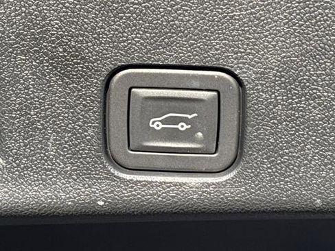 New 2025 GMC Acadia Elevation image 28