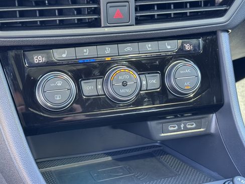 Certified 2023 Volkswagen Jetta GLI Autobahn image 28