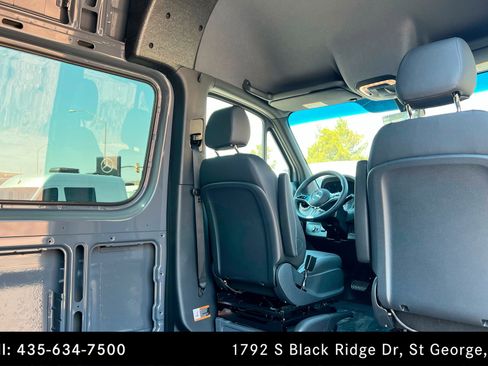 Used 2025 Mercedes-Benz Sprinter 2500 image 20