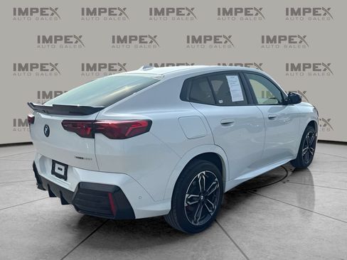 Used 2025 BMW X2 xDrive28i w/ M Sport Package AWD/4WD image 3