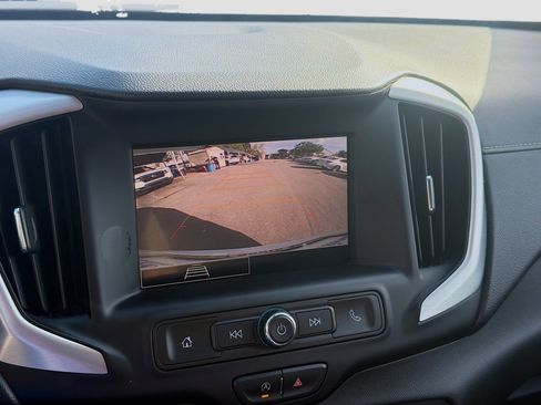 Used 2024 GMC Terrain SLE FWD image 13