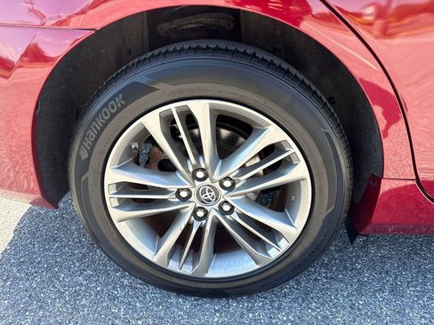 Used 2015 Toyota Camry SE w/ Moonroof Package FWD image 33