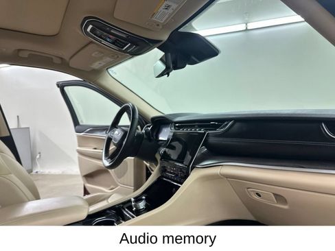 Used 2022 Jeep Grand Cherokee L Limited w/ Luxury Tech Group II AWD/4WD image 20