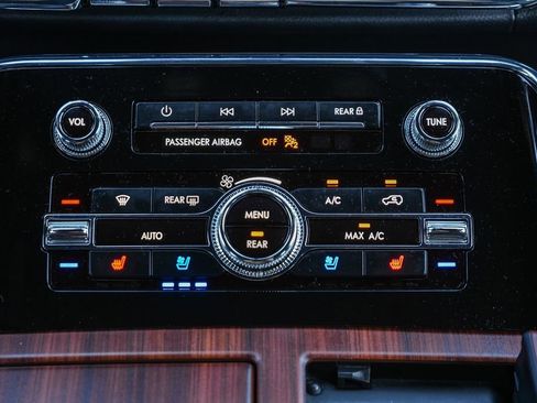 Certified 2024 Lincoln Navigator Premiere AWD/4WD image 18