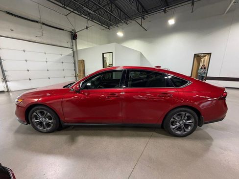 Used 2023 Honda Accord EX image 4