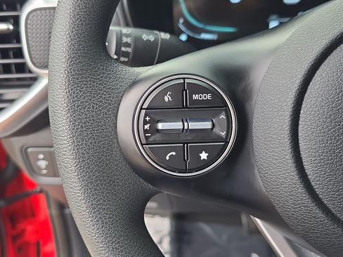 Used 2025 Kia Soul LX FWD image 28