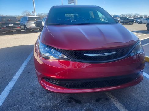 New 2026 Chrysler Voyager LX image 6