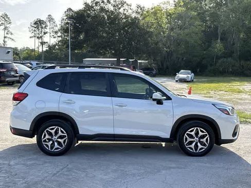 Used 2019 Subaru Forester Premium AWD/4WD image 6