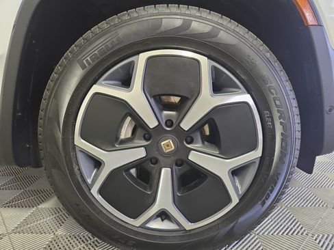 Used 2024 Rivian R1S Adventure Dual AWD/4WD image 11