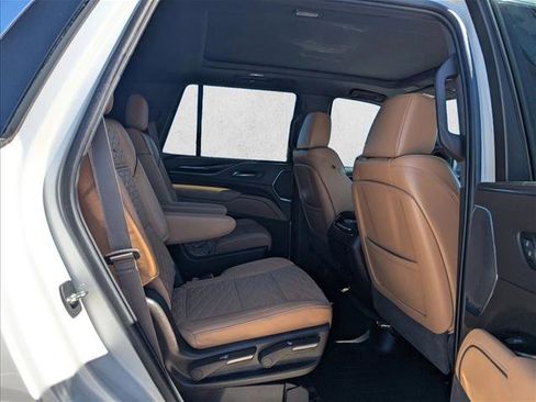Used 2021 Cadillac Escalade Premium Luxury image 18