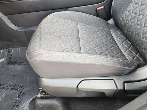 Used 2025 Nissan Kicks SV AWD/4WD image 25