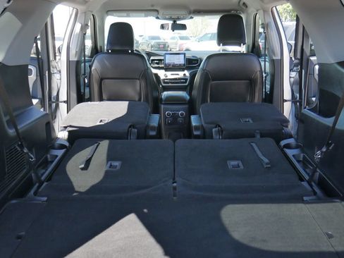 Used 2022 Ford Explorer XLT w/ Equipment Group 202A AWD/4WD image 21