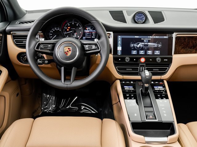 Certified 2026 Porsche Macan AWD/4WD image 17