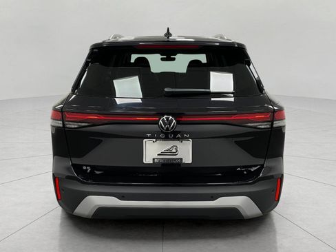 New 2025 Volkswagen Tiguan SE image 4