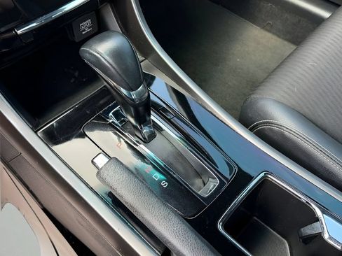 Used 2017 Honda Accord Sport image 25