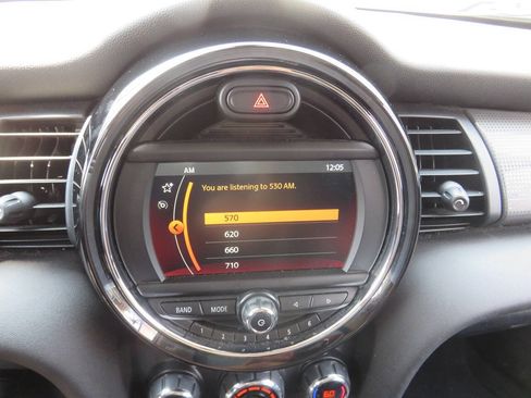 Used 2019 MINI Cooper 4-Door Hardtop w/ Signature Upholstery Package FWD image 19