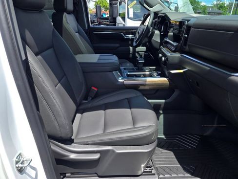 New 2026 Chevrolet Silverado 1500 LT Trail Boss w/ Safety Package AWD/4WD image 4
